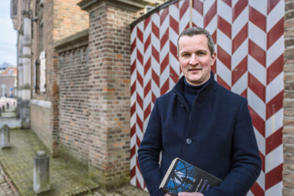 Nederland, Zaltbommel, 17-02-2021
EM
boekenrubriek
Roel van Steensel
foto: Ronald van den Heerik