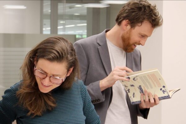 Suzanne Kooloos en Frank Nellen in Bijzondere Boekencollectie van Radboud Erfgoed