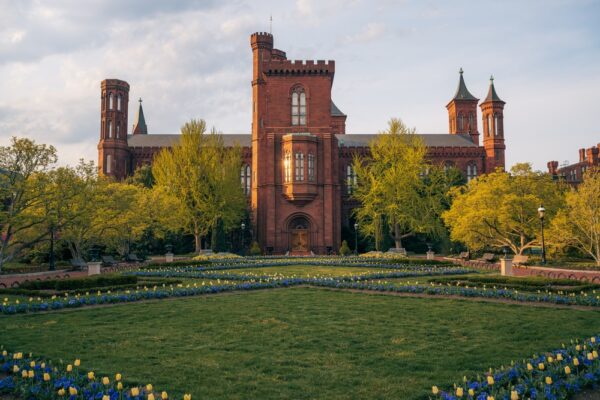 Smithsonian,Institution,Building,(the,Smithsonian,Castle),Viewed,Across,The,Enid