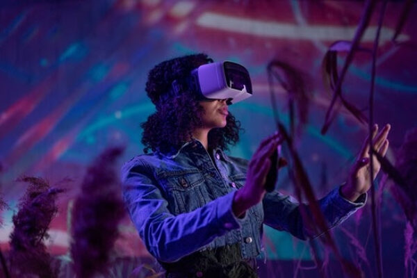 Vijf fysieke labs versterken de landelijke infrastructuur voor immersieve ervaringen



Nederland krijgt een landelijk netwerk van vijf regionale IX Labs, in Brabant, Amsterdam, Hilversum, Zeist en Rotterdam: fysieke plekken waar makers, bedrijven, kennisinstelling...